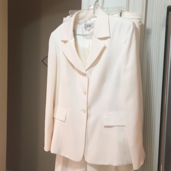 Women’s 2 Piece Pants Suit with Scraf - Picture 3 of 6
